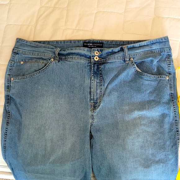 Woman's denim capris - Picture 1 of 6